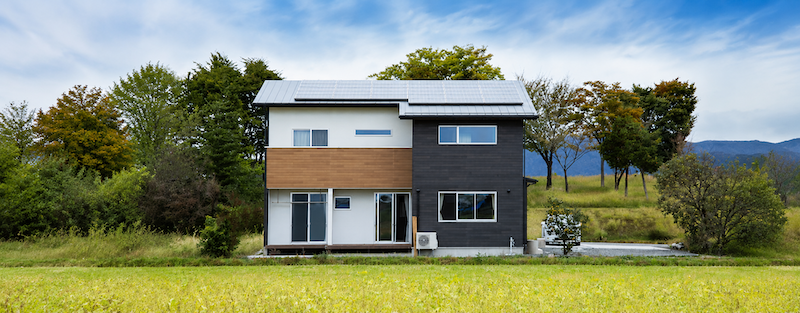 一軒家の電気代は平均いくら？世帯人数別の目安と集合住宅より高くなる理由・節約方法をわかりやすく解説！