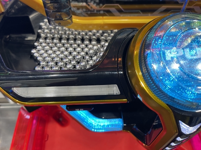 パチンコ店の電気代を大きく削減する方法は以下の2つ  ①屋根上や駐車場に太陽光発電設備を設置する ②電力プランを切り替える
