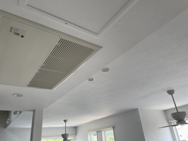 全館空調の種類は以下の4種類  ①天井吹き出し型 ②床下冷暖房型 ③壁パネル輻射型 ④壁掛けエアコン型