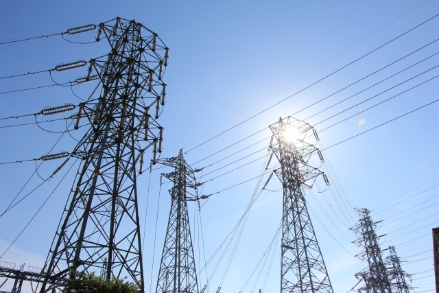 東北電力の電気代は2023年・2025年・2026年と段階的に見直されてきた。今後についても、燃料価格・市場価格の動向次第で、燃料費調整額・市場価格調整額がさらに上がる可能性は十分にある。