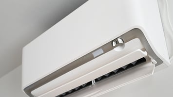 暖房を1か月つけっぱなしにした場合の電気代はいくら？快適さと節約を両立する方法も解説！