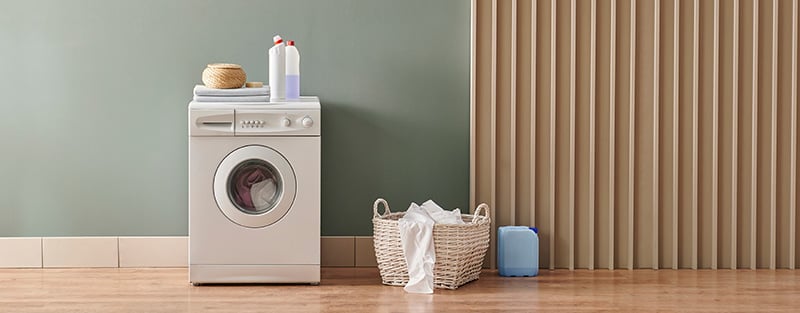ドラム式洗濯機の電気代はいくらぐらい？縦型洗濯機の電気代との比較や節約術も解説！