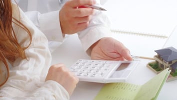 3月の引っ越し費用の相場はいくら？一人暮らし・家族別の料金と安くするコツをわかりやすく解説！