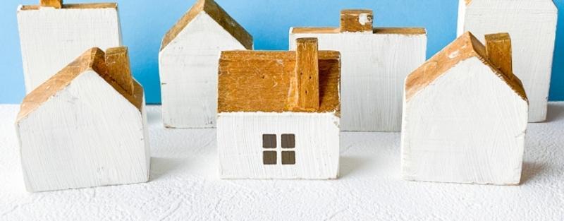 引っ越し費用の相場はいくら?人数・距離・時期別の料金目安と安くするコツをわかりやすく解説!