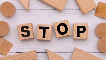 【最新】法人向け電力の新規契約受付を停止する電力会社が増加中！今後、法人に考えられるリスクと対策方法とは