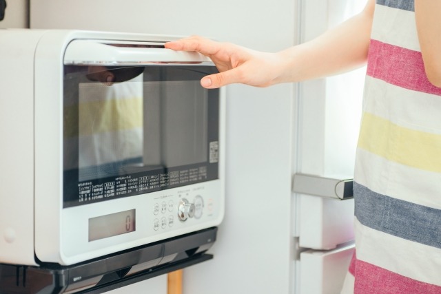 オーブンと電子レンジ、電気代が安いのはどっち？