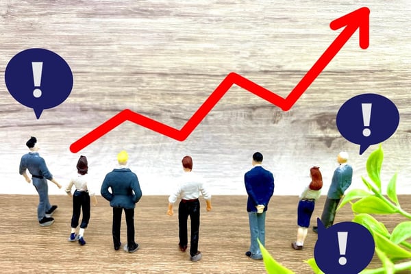 高圧・特別高圧・低圧のいずれも2020年以降値上げが続き、2023年前後にピークを迎えた後は多少下落したものの、2026年7月時点でも値上げ前の水準までは戻っていない。