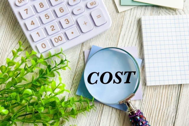 LEDと蛍光灯、電気代以外にかかる費用を比較！