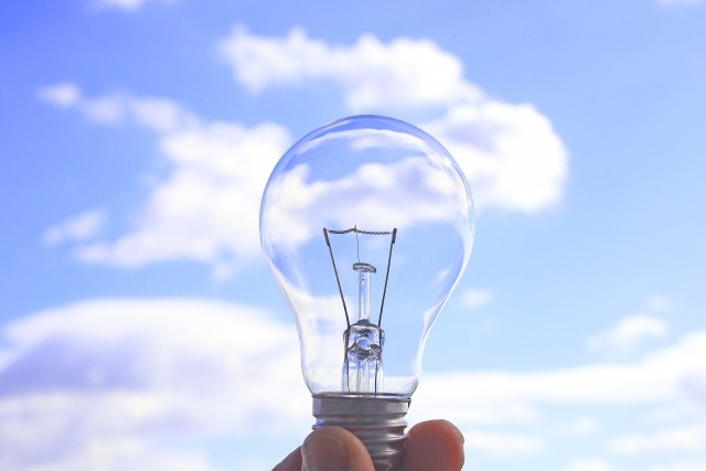 電気代が高いかどうかは平均額と比べて判断しよう！世帯・季節・地域別に紹介