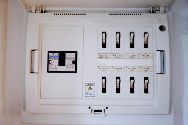 電気トラブルが起きたときは「安全確保→原因の特定→対処」の順で行動する
