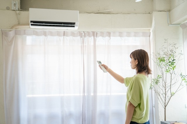 冷房の設定温度を1°C上げると電気代は約13％下がる