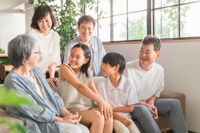 【世帯人数別】春の電気代の平均は一人暮らしで約6,500円、ファミリー世帯で約10,000〜18,500円