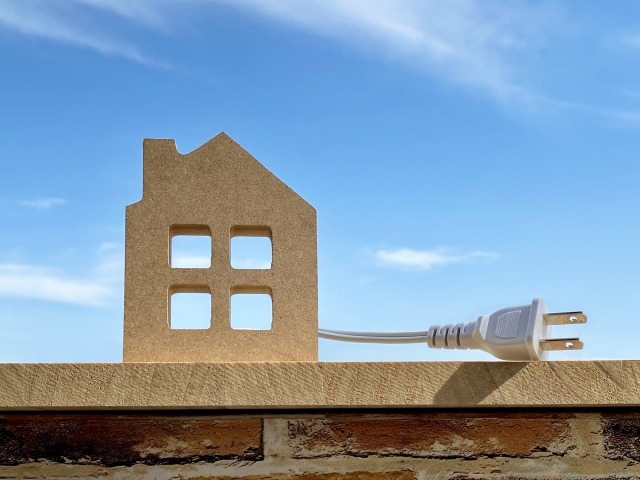 一般家庭の電気使用量の平均を世帯人数別・月別に解説!