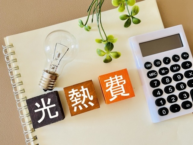 【年齢別】一人暮らしの光熱費の平均は34歳以下と60歳以上で月約7,000円の差がある