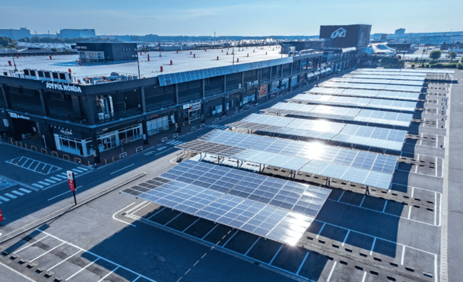 しろくま電力は、店舗の屋根や駐車場に設置するソーラーカーポートなど、国内の太陽光発電設備の施工を多く担当してきた。