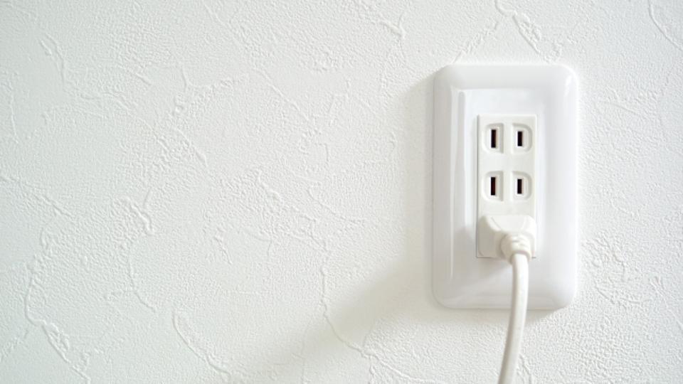 コンセント差しっぱなしだと電気代はいくらかかる？抜くべき家電や節約方法をわかりやすく解説！